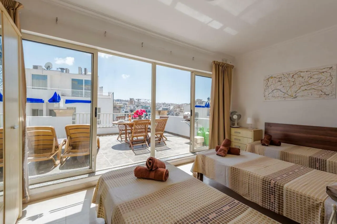 Seaspray 3 Bedroom Penthouse, With Large Terrace And Bbq San Giuliano Malta